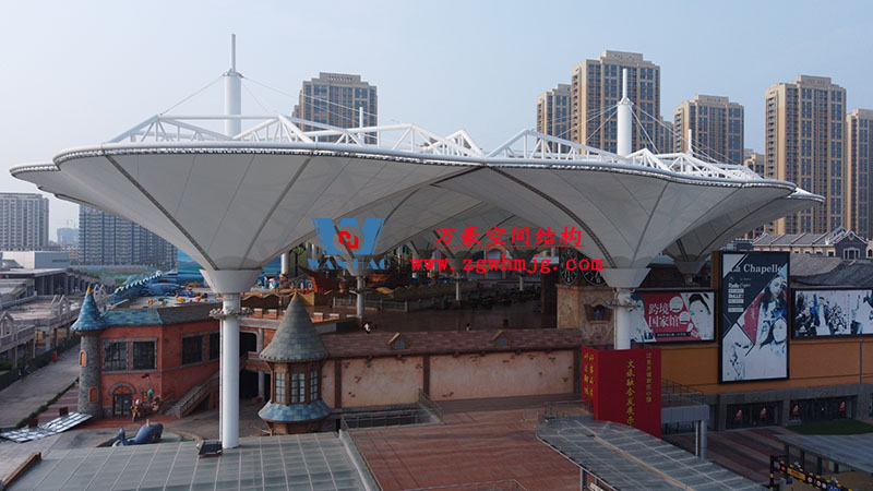 山東聊城萬達小鎮七彩祥云PTFE膜結構項目